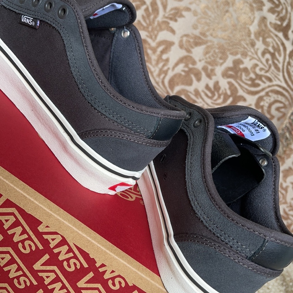 Vans Chukka Low Raven/Marshmallow Men’s - Picture 15 of 16